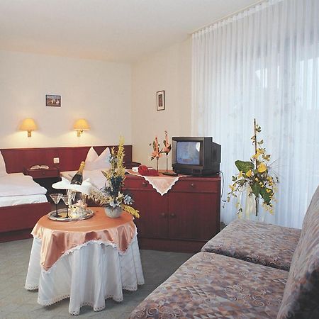 Hotel Zur Schmiede อัลส์เฟลด์ ภายนอก รูปภาพ