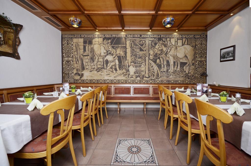 Hotel Zur Schmiede อัลส์เฟลด์ ภายนอก รูปภาพ